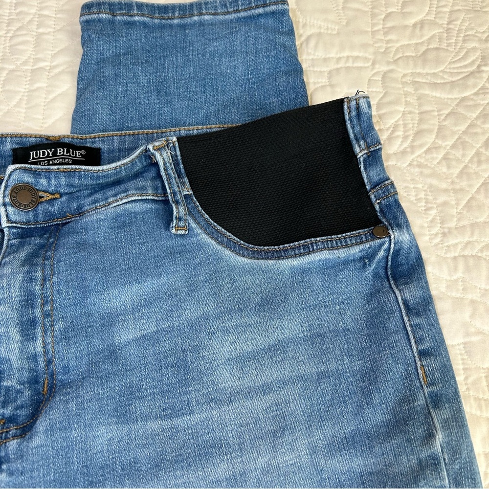 Judy Blue Maternity Distressed Boyfriend Fit Stretch Jeans Women’s Size 15/32 - Picture 3 of 6